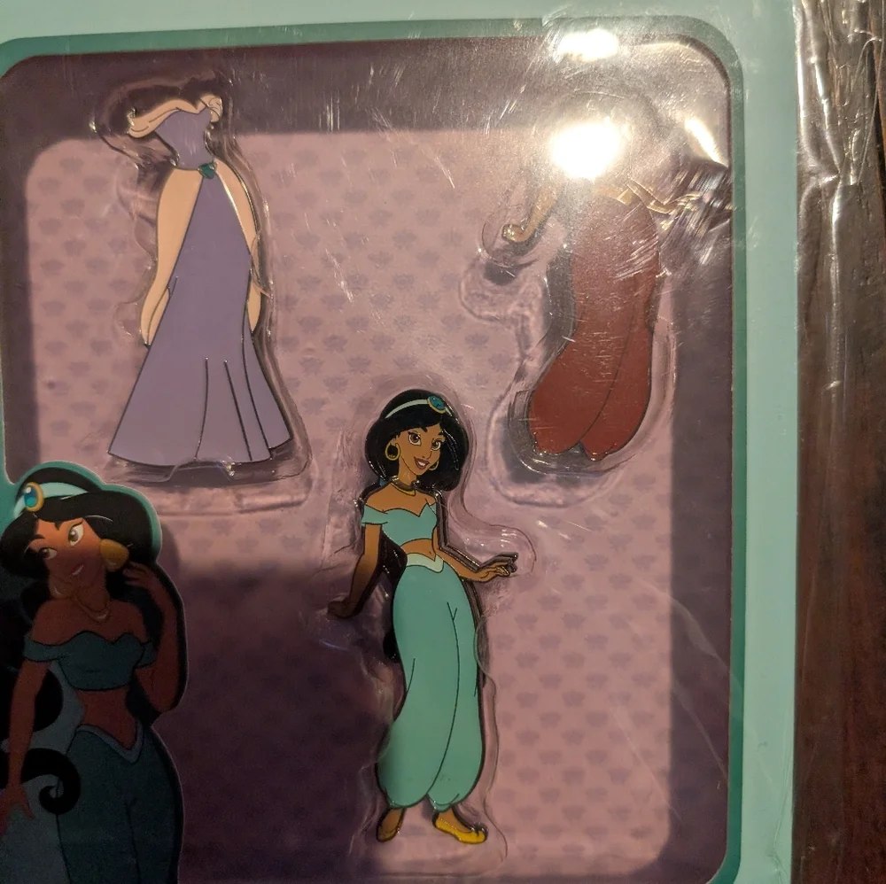 Disney Loungefly Princess Jasmine Alladin Magnetic changeable Pin